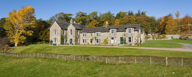 Front view of Craiganour Lodge